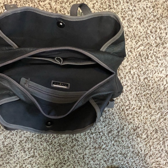 Purses - Picture 3 of 6